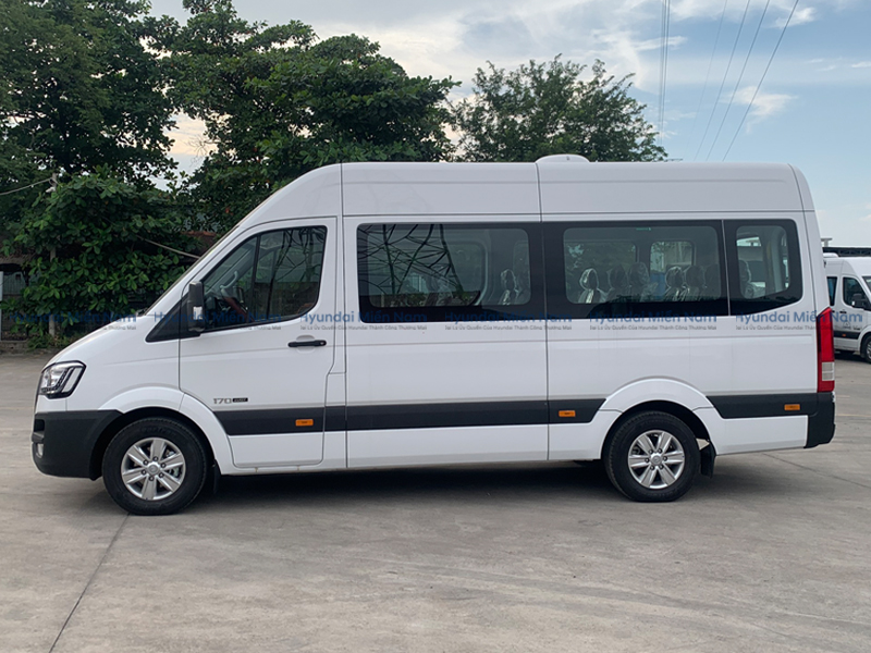 Xe Khách Hyundai Solati 16 Chỗ (2)