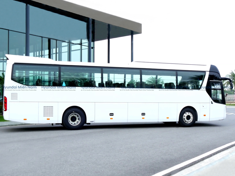 Xe Khách Hyundai Universe 45 Chỗ (1)