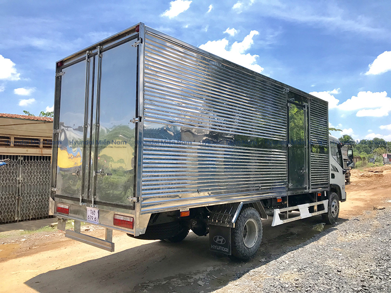 Xe Tải Hyundai New Mighty Ex8l Thùng Kín Inox 7 Tấn Thùng Dài 5m7 (5)