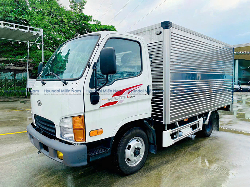Xe Tải Hyundai New Mighty N250 Thùng Kín Inox 2.5 Tấn Thùng Dài 3m6 (1)