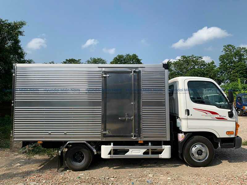 Xe Tải Hyundai New Mighty N250 Thùng Kín Inox 2.5 Tấn Thùng Dài 3m6 (3)