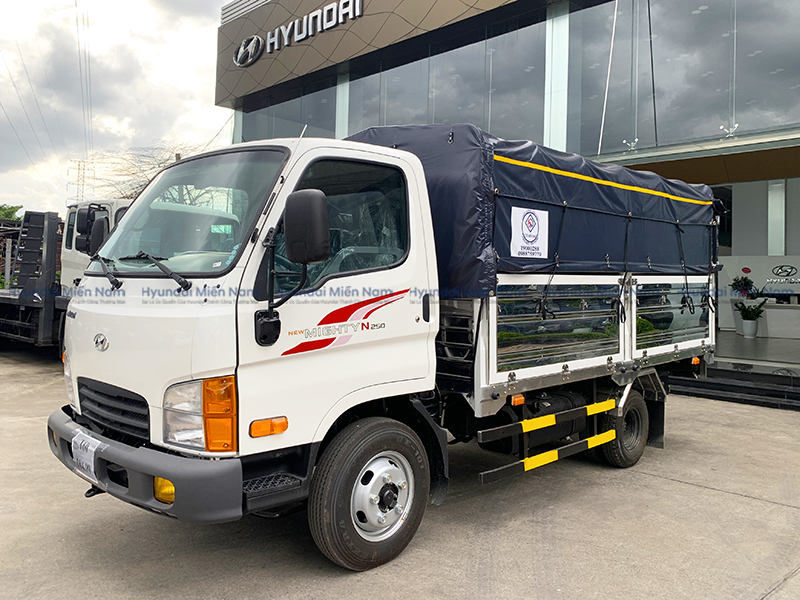 Xe Tải Hyundai New Mighty N250 Thùng Mui Bạt 2.5 Tấn Thùng Dài 3m6 (3)