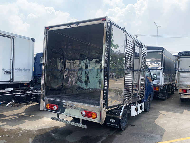 Xe Tải Hyundai New Porter H150 Thùng Kín Inox 1.5 Tấn Thùng Dài 3m1 (9)