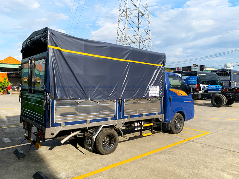 Xe Tải Hyundai New Porter H150 Thùng Mui Bạt 1.5 Tấn Thùng Dài 3m1 (12)