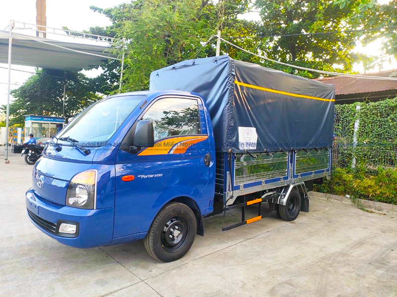 Xe Tải Hyundai New Porter H150 Thùng Mui Bạt 1.5 Tấn Thùng Dài 3m1 (2)