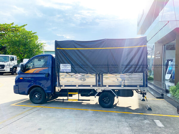 Xe tải Hyundai New Porter H150 E5 thùng kín inox 1.5 tấn thùng dài 3m1