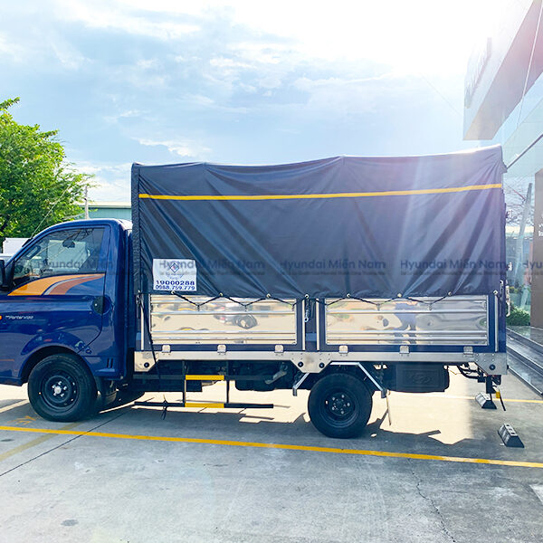 Xe tải Hyundai New Porter H150 E5 thùng kín inox 1.5 tấn thùng dài 3m1