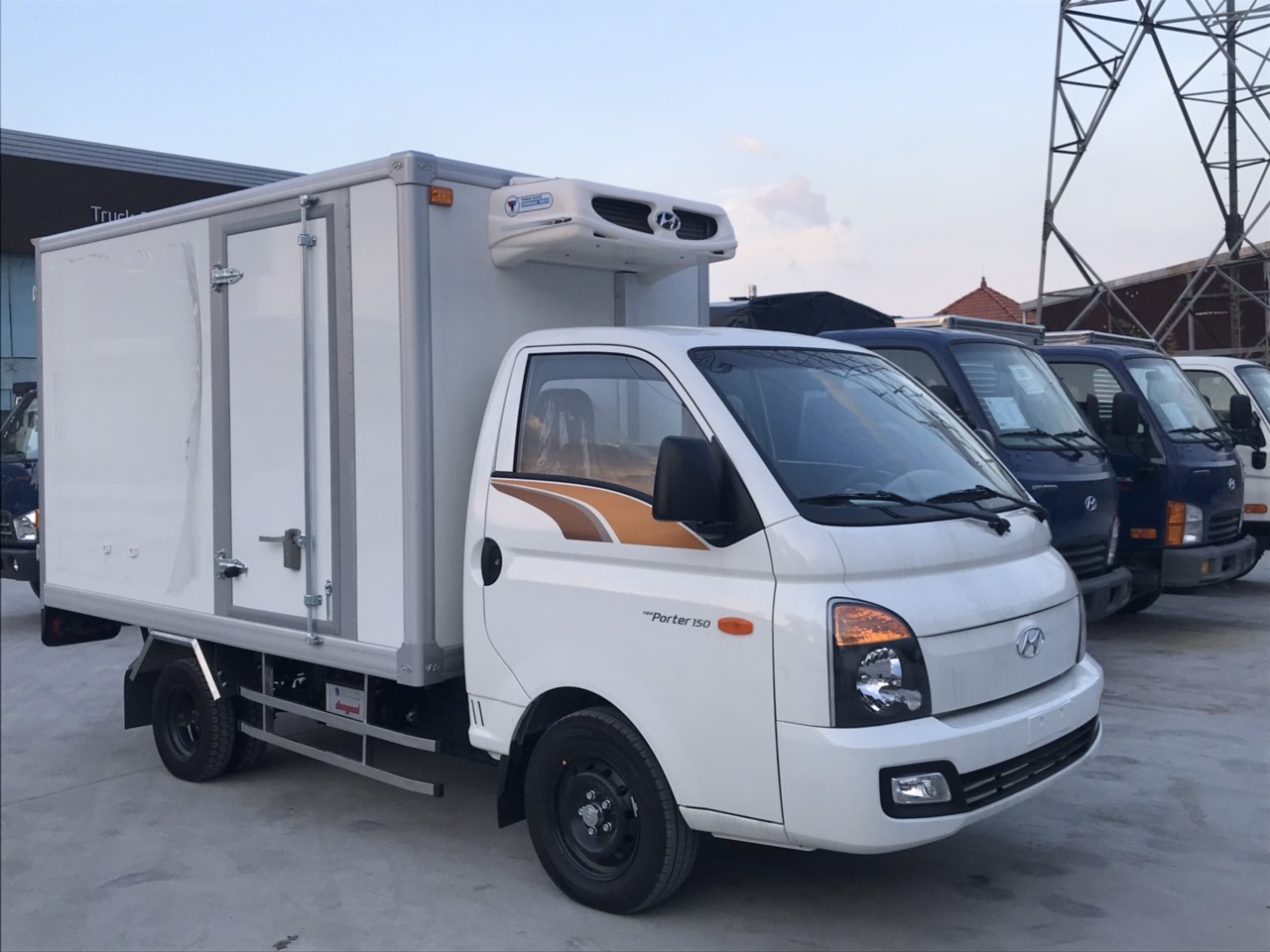 Hình ảnh xe Hyundai Porter H150 thùng đông lạnh tiêu chuẩn nhà máy
